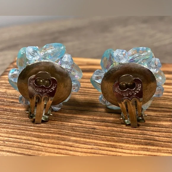 VINTAGE⚜️WEST GERMANY Light Blue Beaded Silver Tone  Cluster Clip On Earrings - Picture 6 of 11